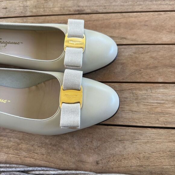 Salvatore Ferragamo Vara Beige Leather Pump 10 - Picture 3 of 8